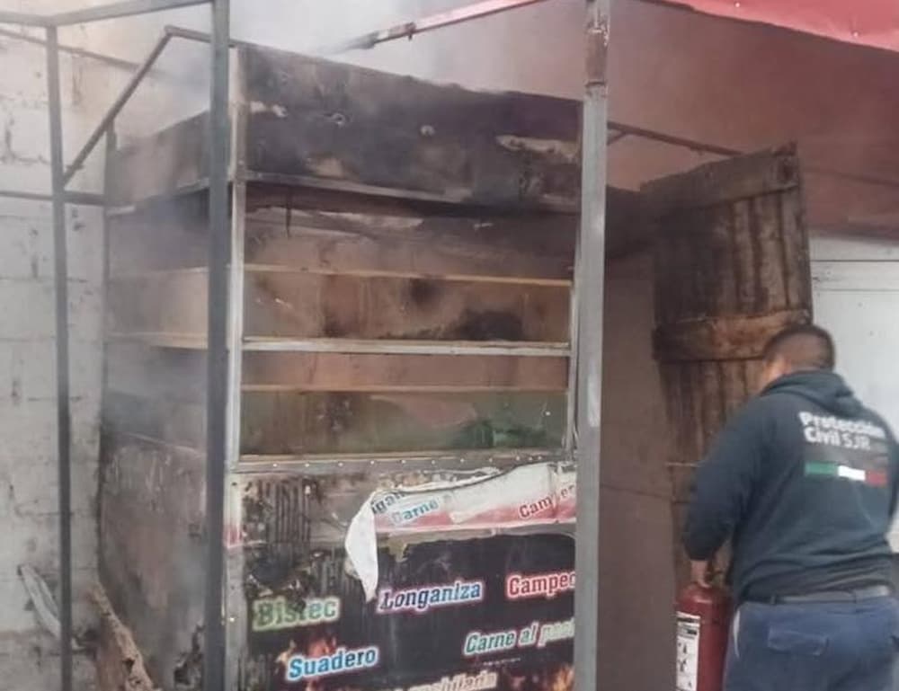 Incendio en estanquillo de comida moviliza a cuerpos de emergencia en San Juan del Río