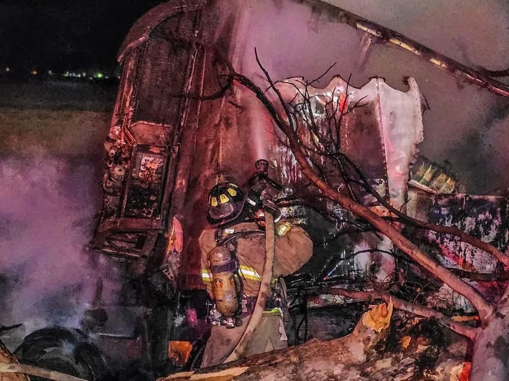 Choque entre tráiler y carroza fúnebre deja un muerto en la México-Querétaro