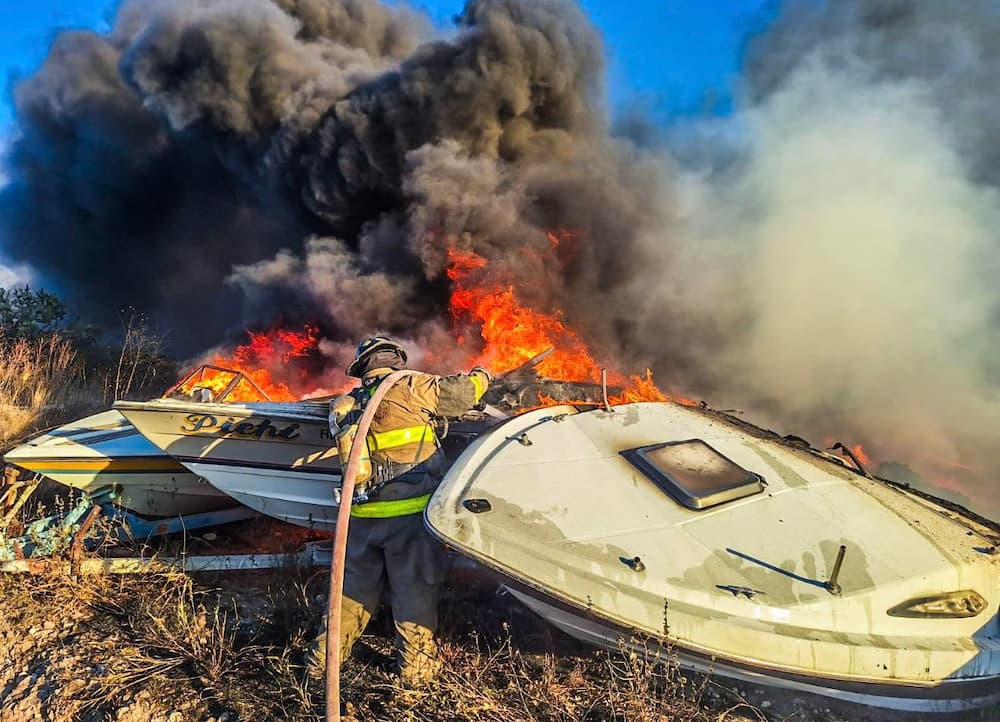 Impresionante incendio de lanchas en La Estancia, SJR