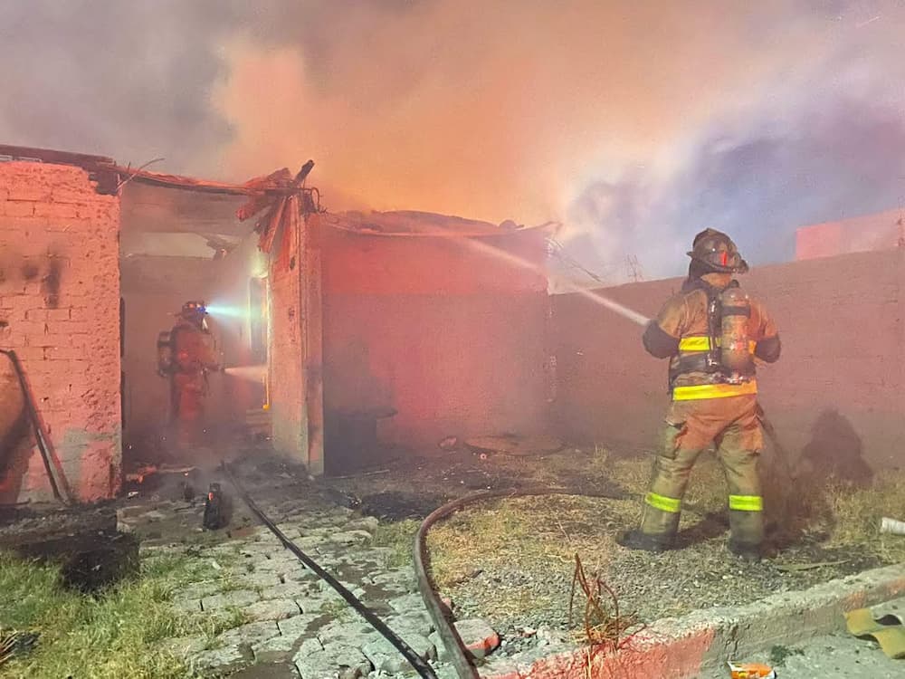 Incendio consume vivienda en colonia Los Rocíos, en San Juan del Río