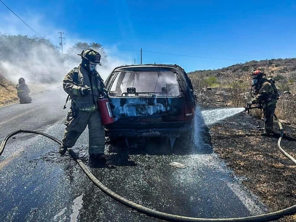 Incendio de camioneta en carretera San Juan del Río-Amealco moviliza cuerpos de emergencia