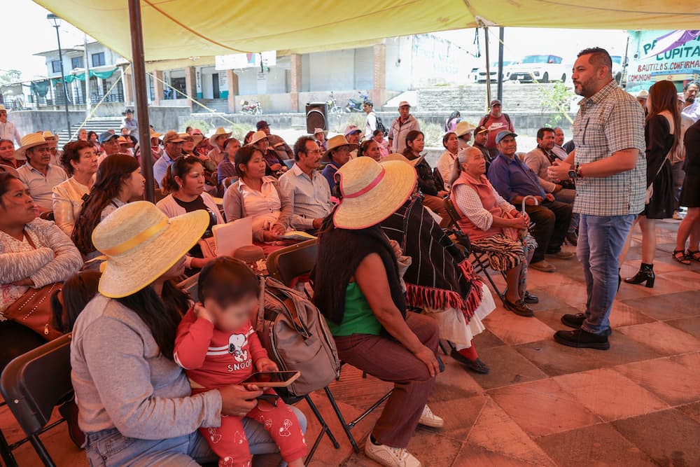 Autoridades estatales mantienen diálogo permanente con comunidades de Amealco