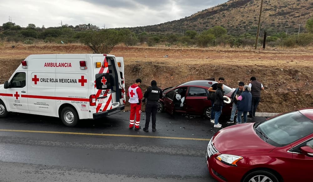 Choque frontal entre dos vehículos deja un lesionado en la carretera San Juan del Río–Amealco 1 Choque frontal entre dos vehículos deja un lesionado en la carretera San Juan del Río–Amealco