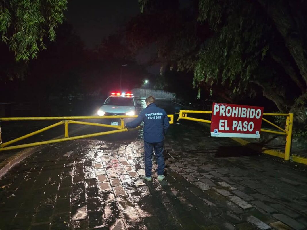 Cierran vialidades cercanas al río San Juan por aumento en el caudal