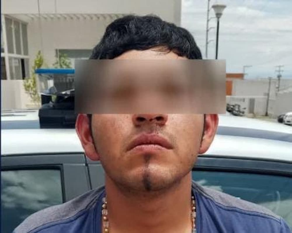 Detienen a hombre con réplica de arma de fuego en El Carrizo, San Juan del Río 1 WhatsApp Image 2025 05 13 at 8.43.54 PM