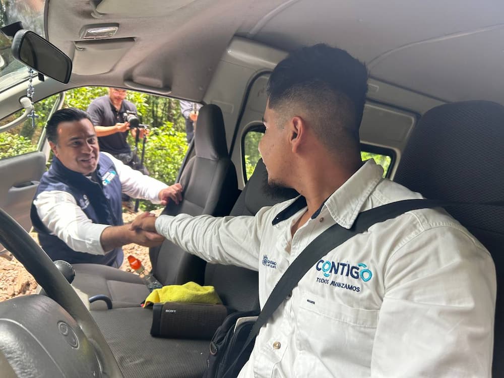 Secretario de Desarrollo Social supervisa transporte escolar en la Sierra