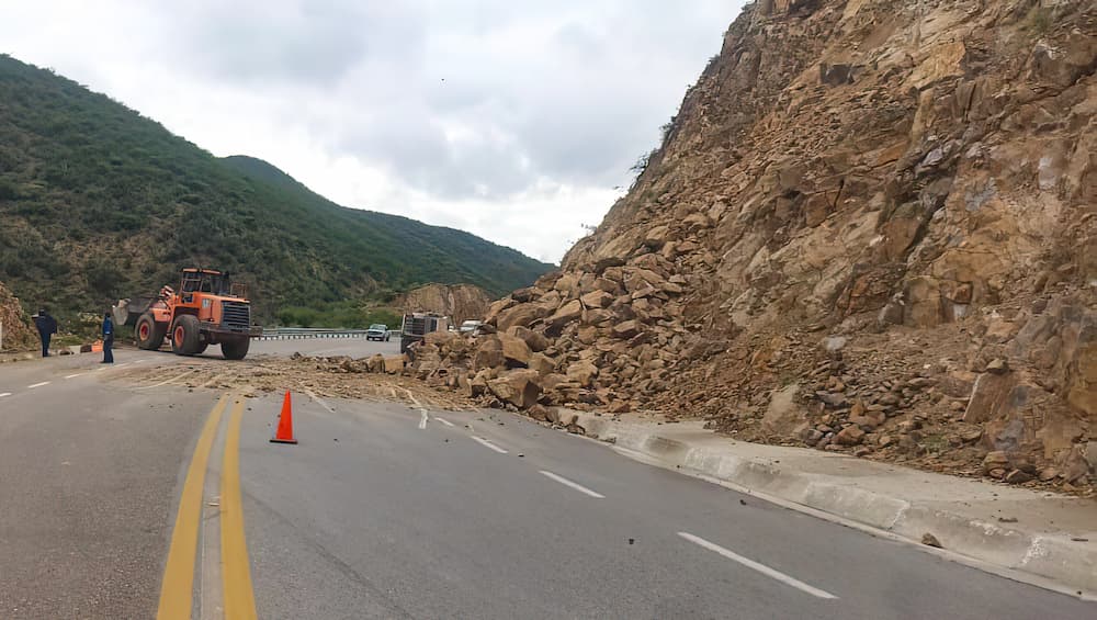 Atiende CEI derrumbe en el municipio de Cadereyta de Montes