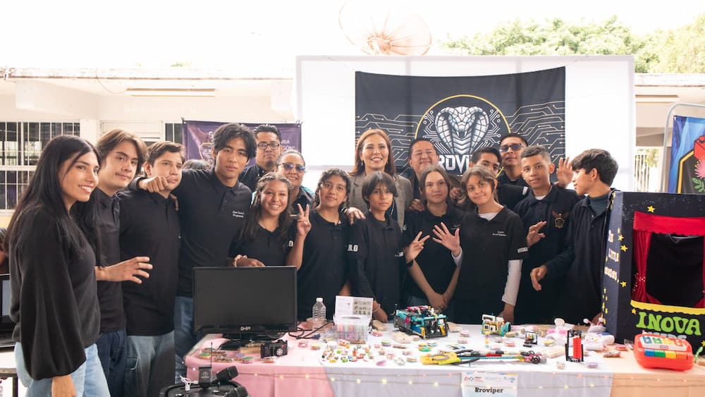 Martha Soto inaugura Torneo First LEGO MASTERPIECE