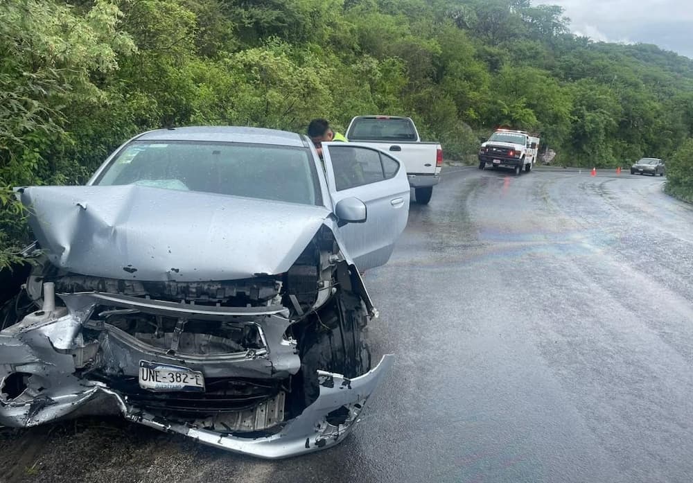 Choque frontal en carretera a Escolásticas moviliza a cuerpos de emergencia en Pedro Escobedo 1 Choque frontal en carretera a Escolásticas moviliza a cuerpos de emergencia en Pedro Escobedo