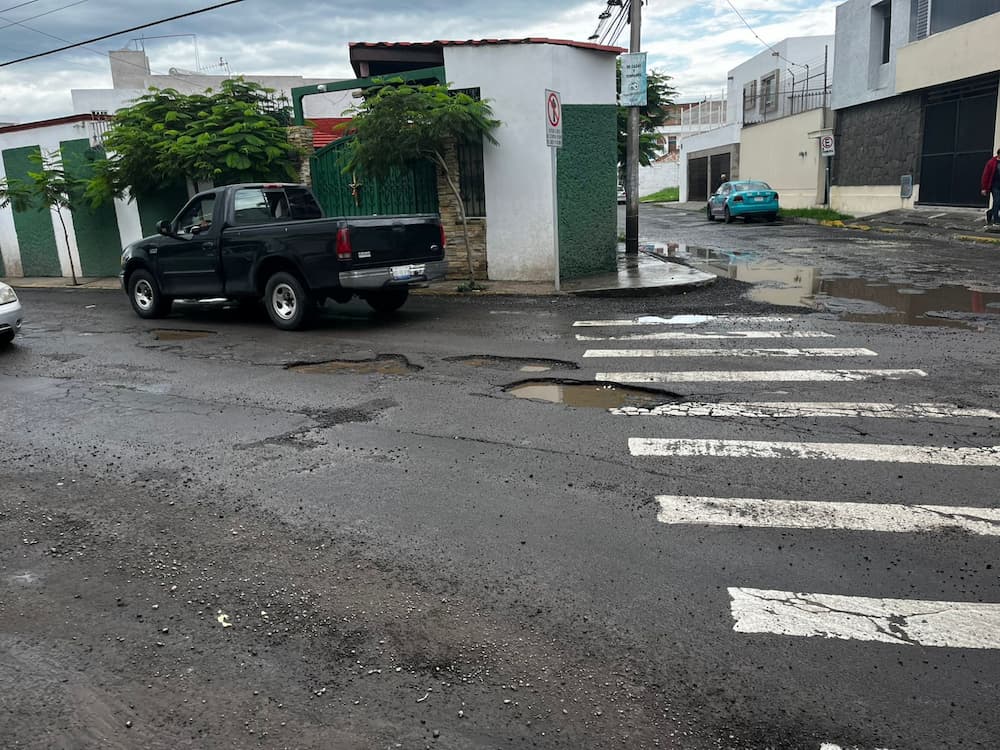 Evalúan daños en vialidades de San Juan del Río tras recientes lluvias