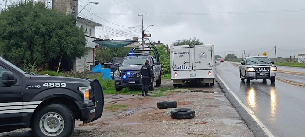 Muere conductor al chocar contra un árbol en La Lira, Pedro Escobedo