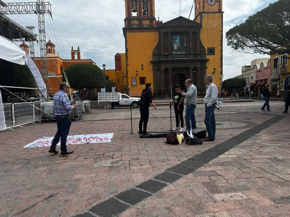 Activistas protestan contra corridas de toros en San Juan del Río 2 WhatsApp Image 2025 06 13 at 6.56.27 PM 1