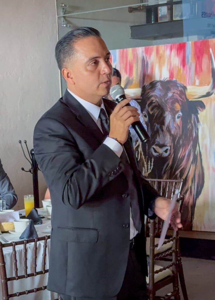 Eric Gudiño se reúne con integrantes de CANIRAC Querétaro