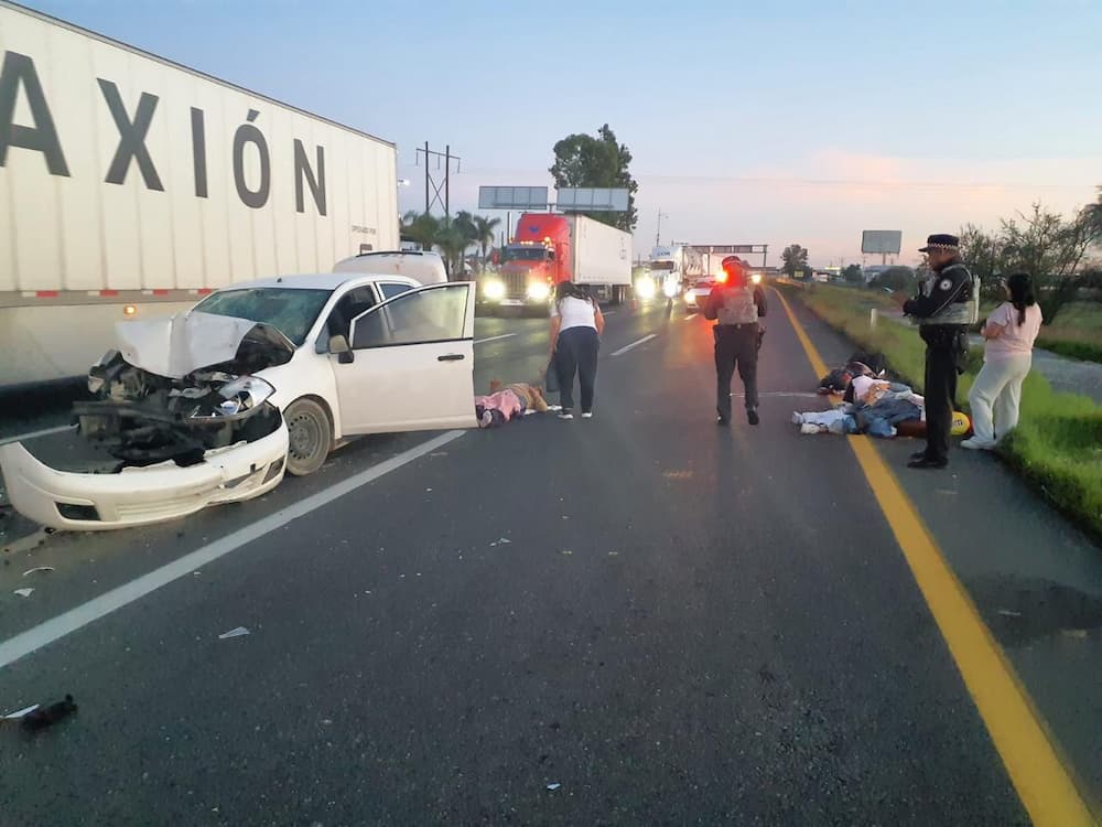 Mujer embarazada entre los lesionados en choque sobre la Mexico–Queretaro 2