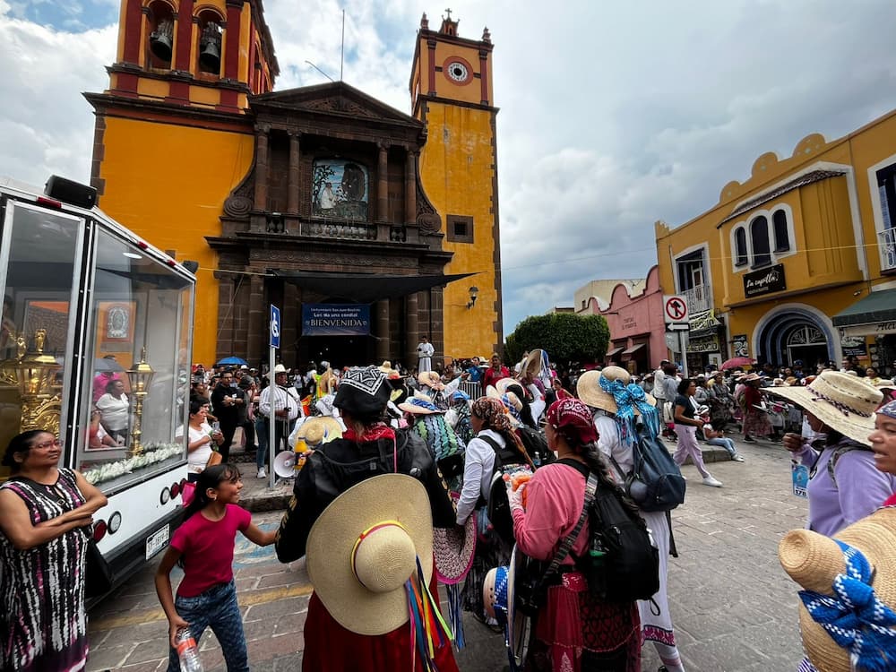 Peregrinacion femenil inunda de fe las calles de San Juan del Rio 2