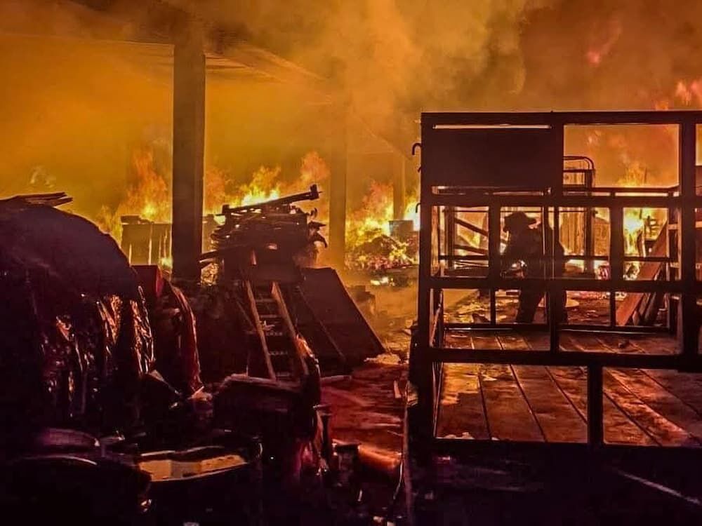 Incendio en recicladora moviliza a cuerpos de emergencia en San Juan del Río
