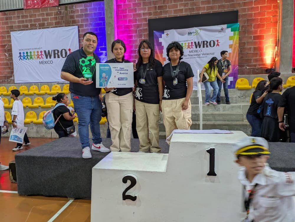 Estudiantes de CECyTEQ avanzan a la fase internacional del World Robot Olympiad 2025