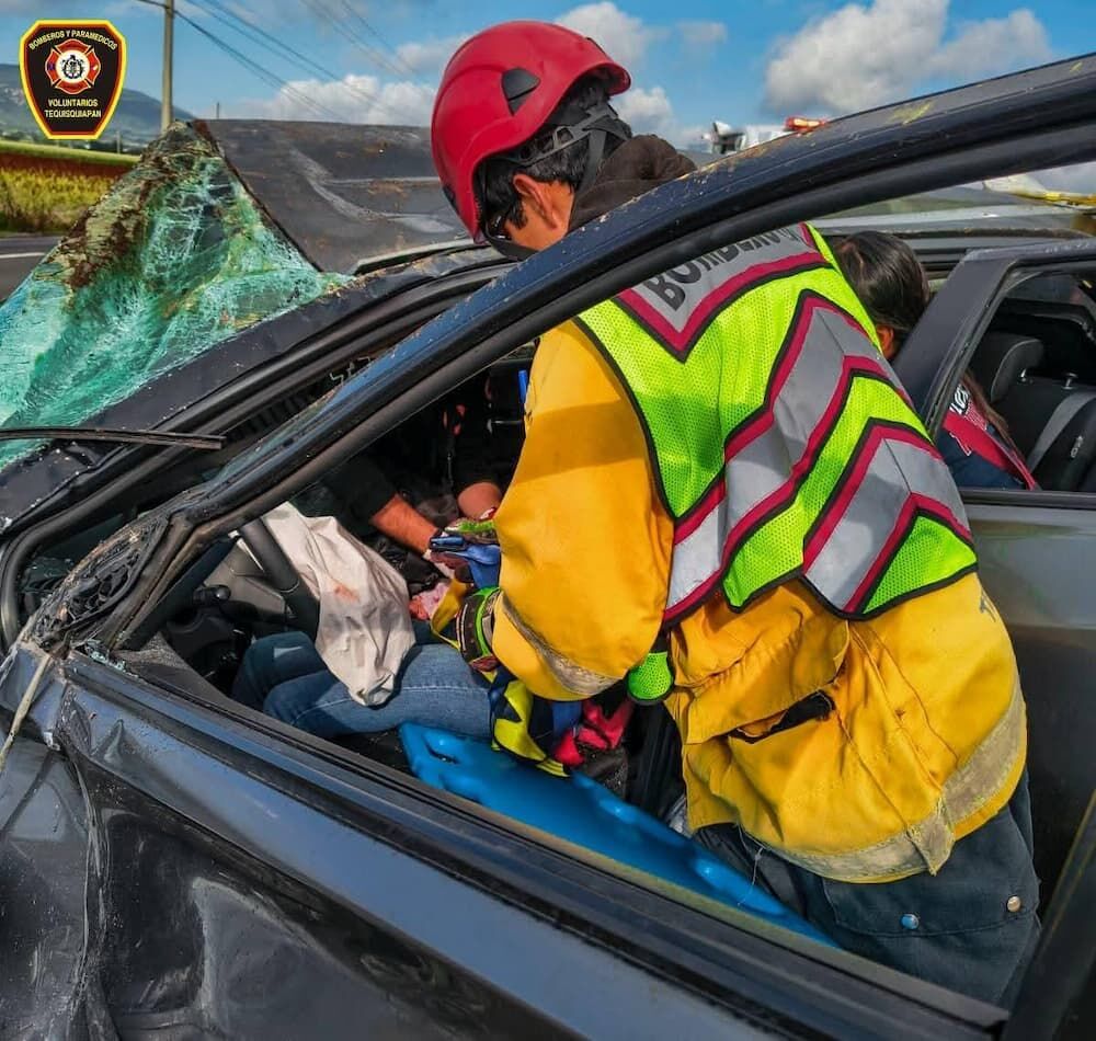 Accidente vehicular deja tres lesionados en la carretera 200, a la altura de Arena Tequisquiapan