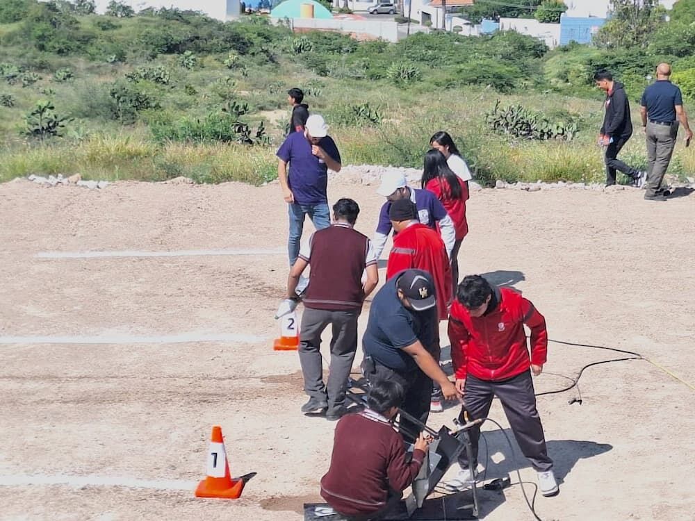 Obtienen estudiantes de COBAQ primer lugar en Lanzamiento de Cohetes Impulsados por Agua