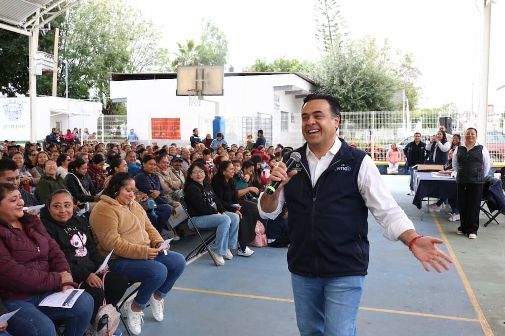 Beneficiarios reciben Tarjetas Contigo en la capital