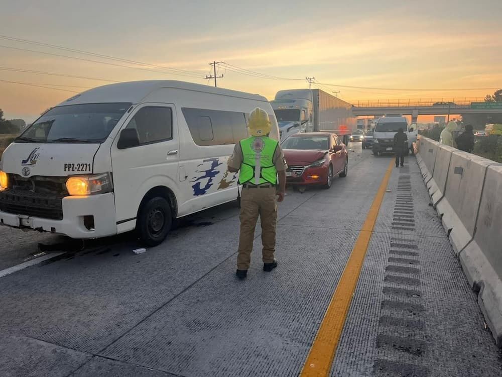 Cuatro vehículos chocan sobre la carretera México–Querétaro; sin lesionados
