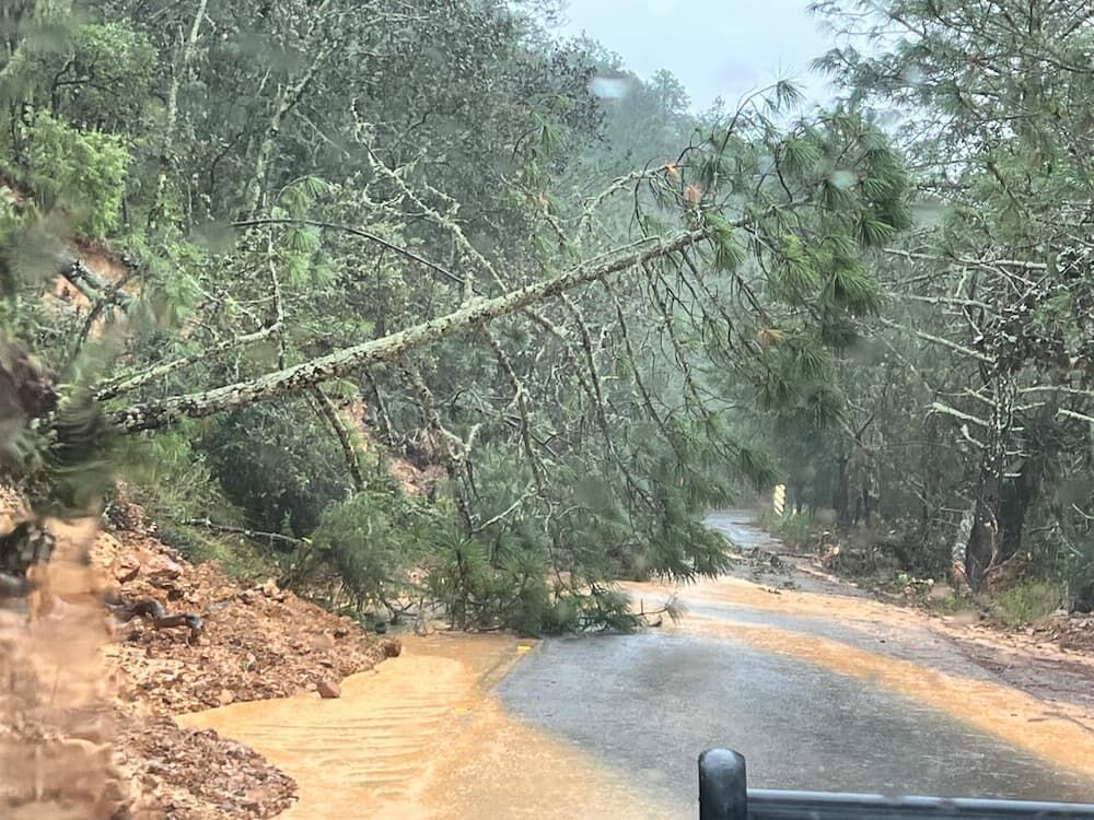 Lluvias provocan afectaciones en vías de comunicación en Cadereyta