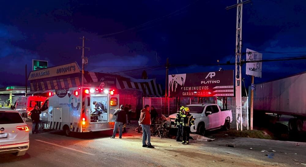 Tres lesionados y caos vial por choque entre unidades pesadas en la carretera San Juan del Río–Xilitla