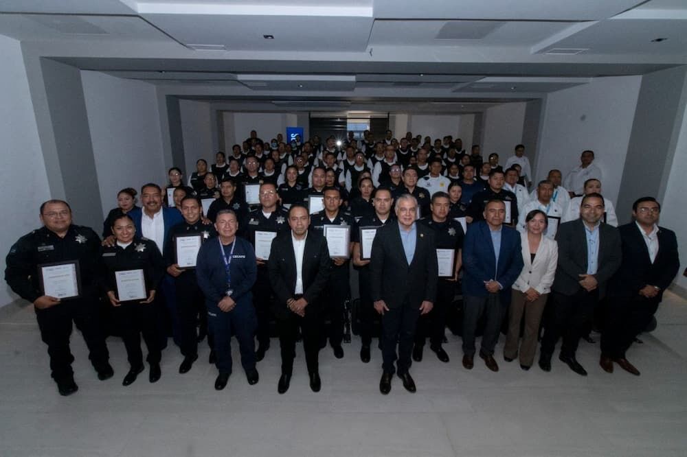 CECAFIS entrega acreditaciones y certificaciones a policías e instructores
