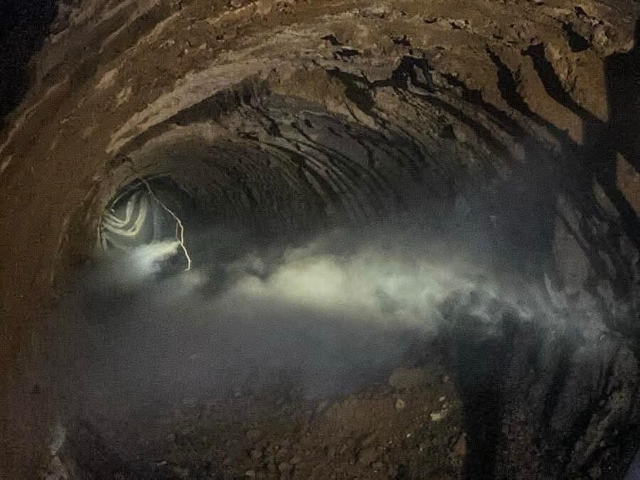 Incendio en drenaje pluvial de plaza comercial en San Juan del Río moviliza a bomberos