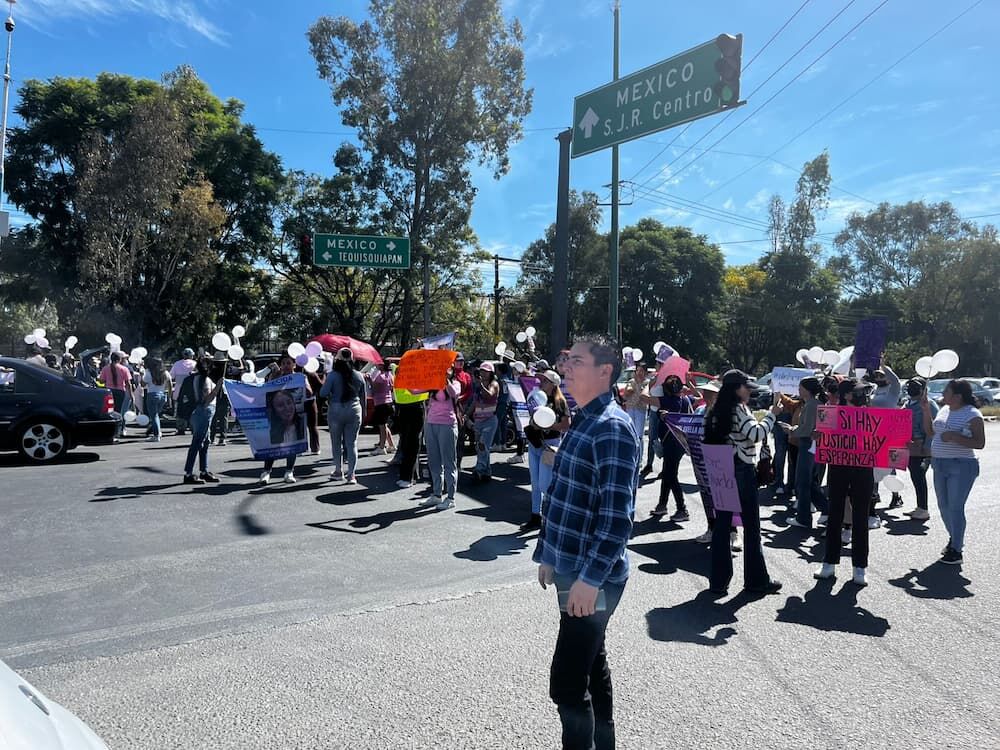 Vecinos de La Llave se manifiestan por desaparición de menor en San Juan del Río