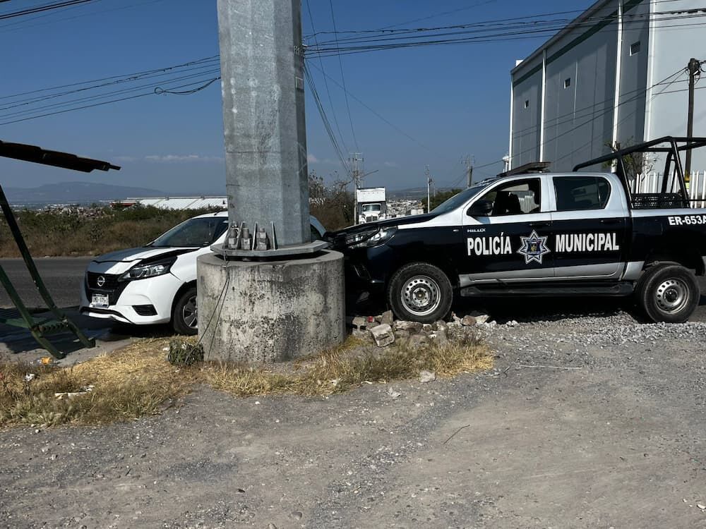 Patrulla y vehículo de la Fiscalía chocan en el Nuevo Parque Industrial; solo daños materiales