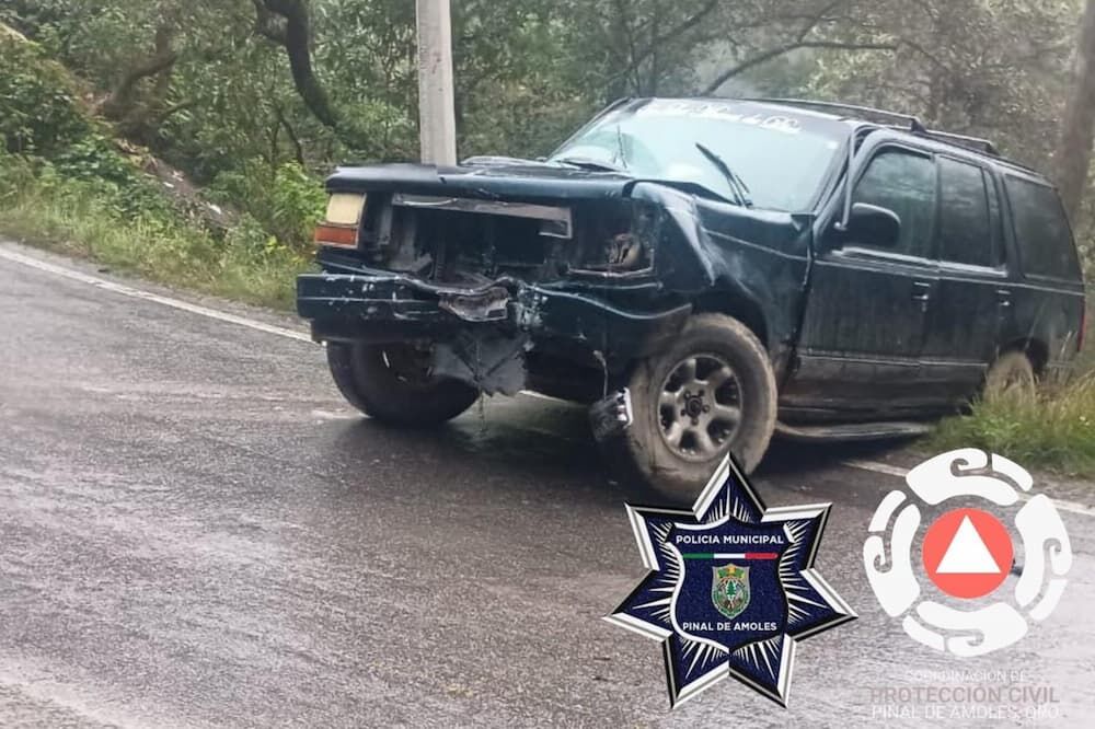 Accidente vehicular se registra en la carretera federal 120, en Pinal de Amoles