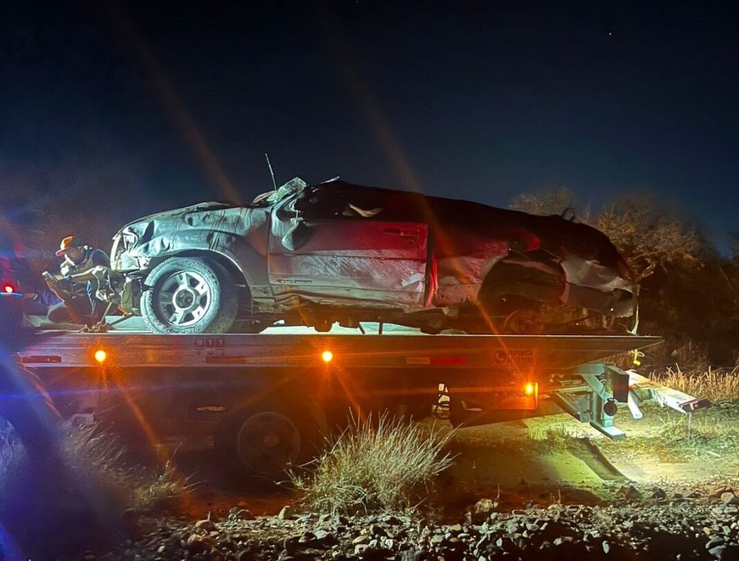 Camioneta es arrollada por el tren en San Nicolás, Tequisquiapan