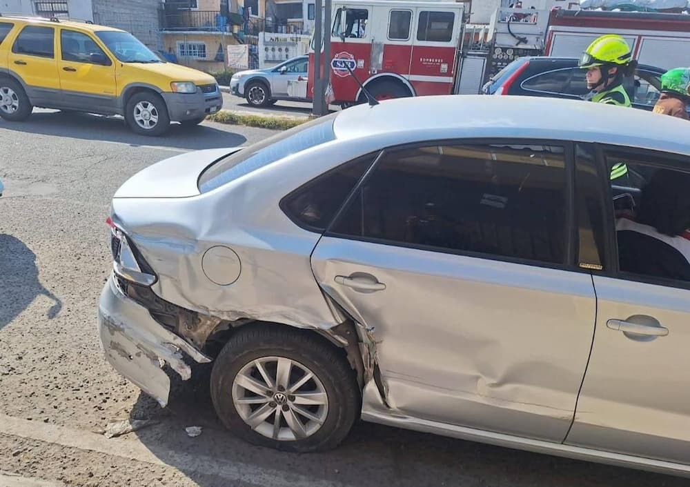 Accidente múltiple en avenida México de San Juan del Río deja daños materiales