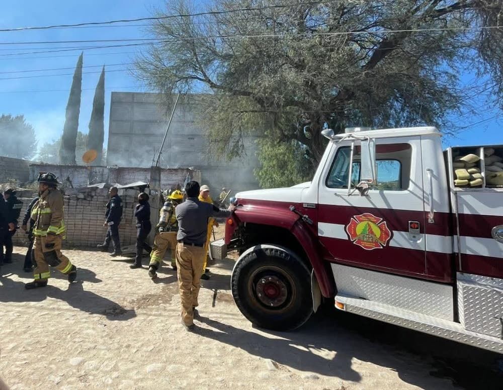 Controlan incendio en vivienda de Cadereyta de Montes; no se reportan personas lesionadas 1 Controlan incendio en vivienda de Cadereyta de Montes; no se reportan personas lesionadas