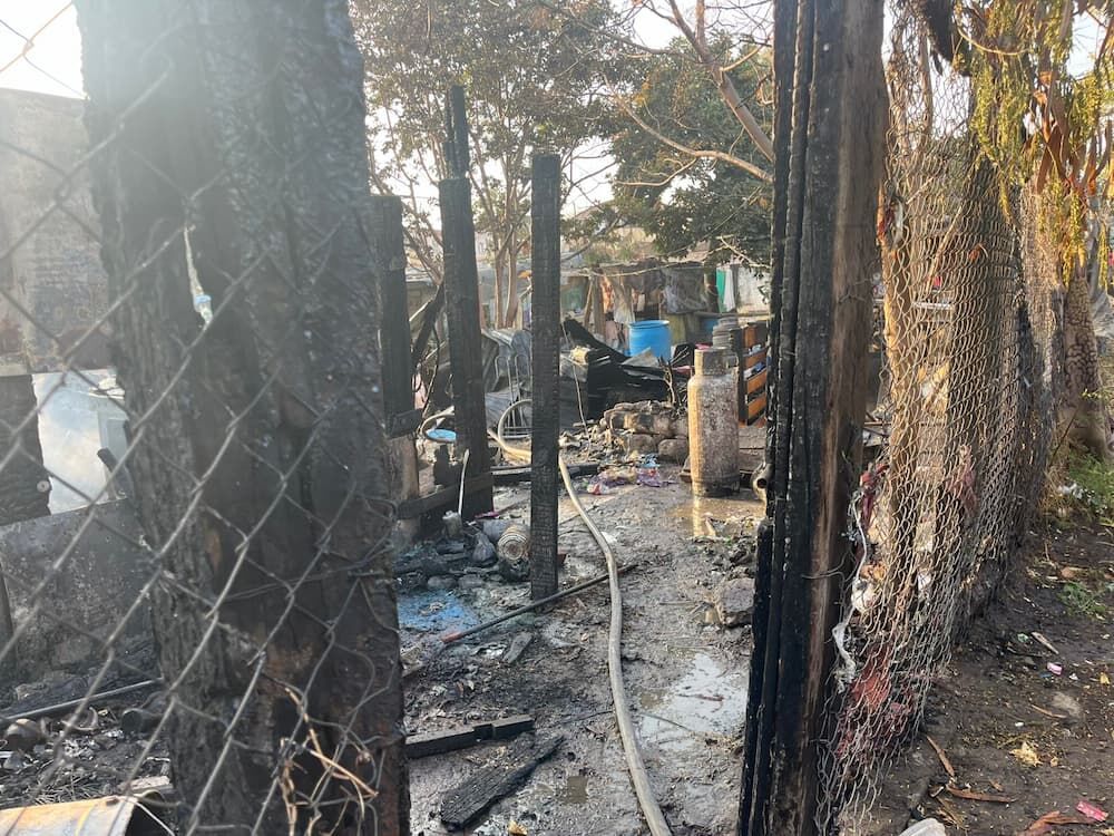 Incendio consume vivienda en la zona de Cartolandia en San Juan del Río