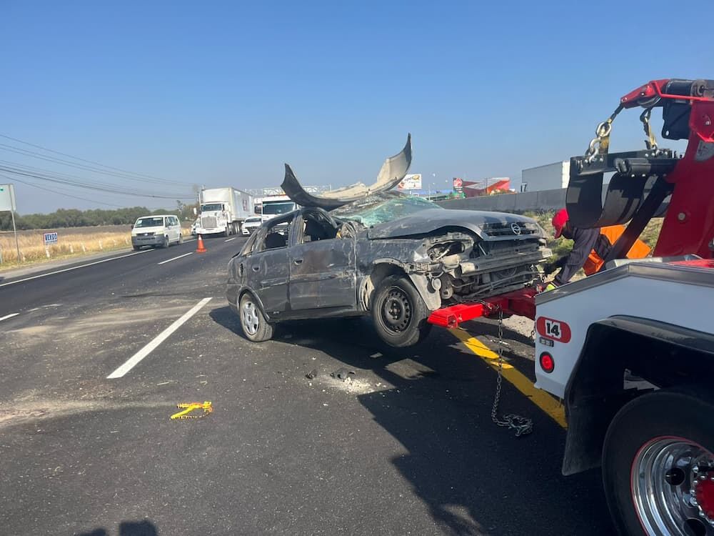 Carambola deja a persona sin vida y un lesionado en la México–Querétaro, a la altura de El Sauz, Pedro Escobedo