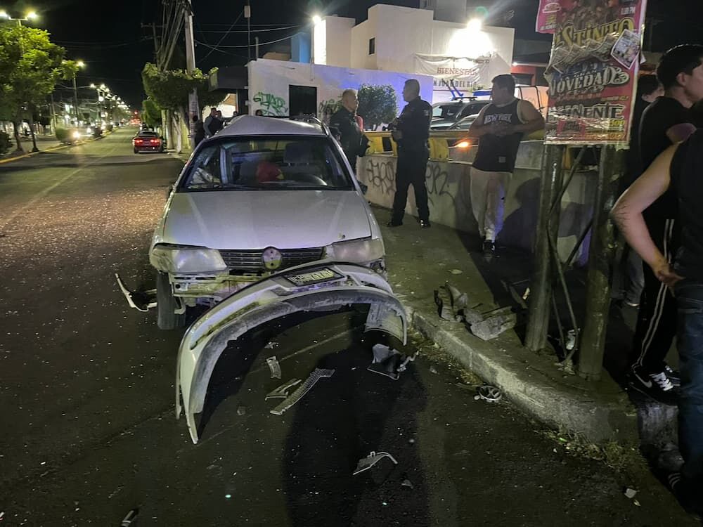 Aparatoso choque entre grúa y vehículo en zona oriente de San Juan del Río