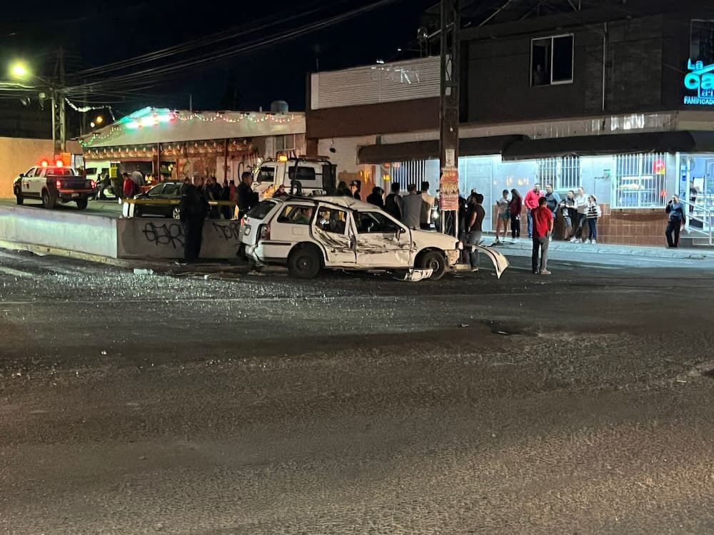 Aparatoso choque entre grúa y vehículo en zona oriente de San Juan del Río