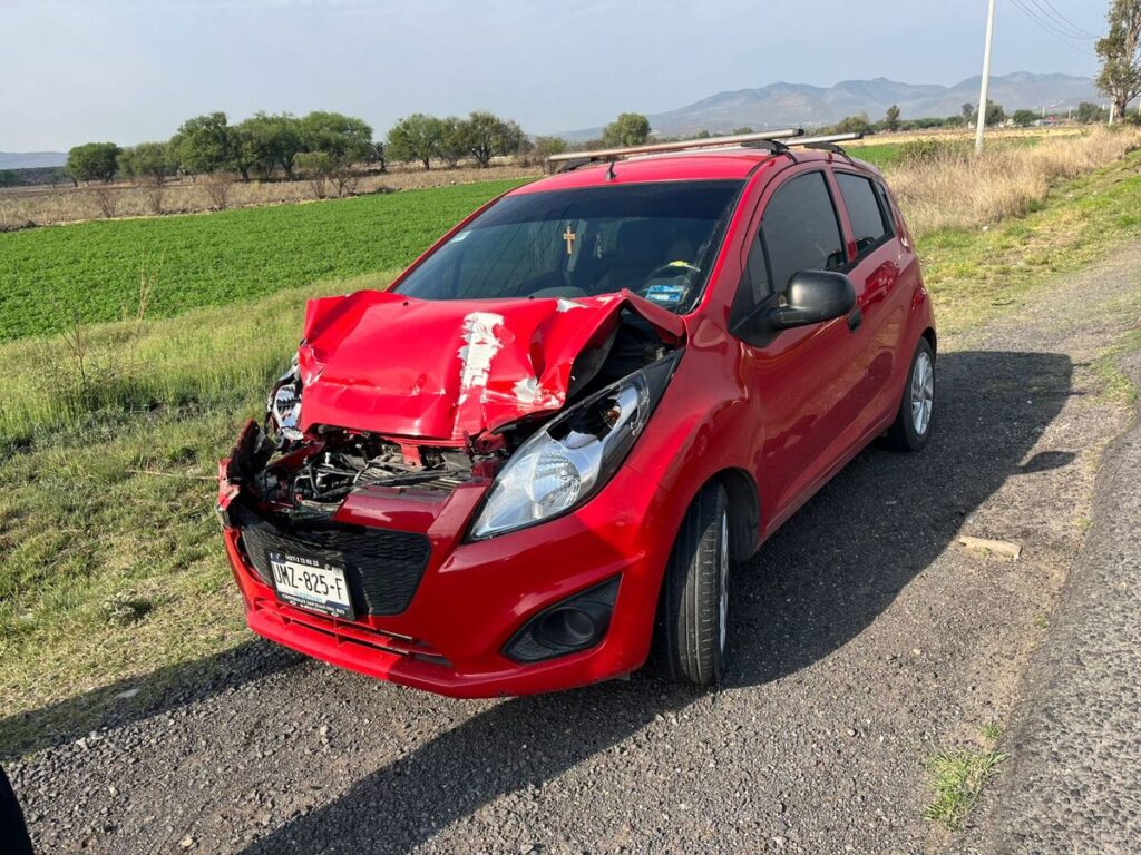 Carambola en carretera San Juan del Río-Coroneo provoca caos vehicular; solo hay daños materiales