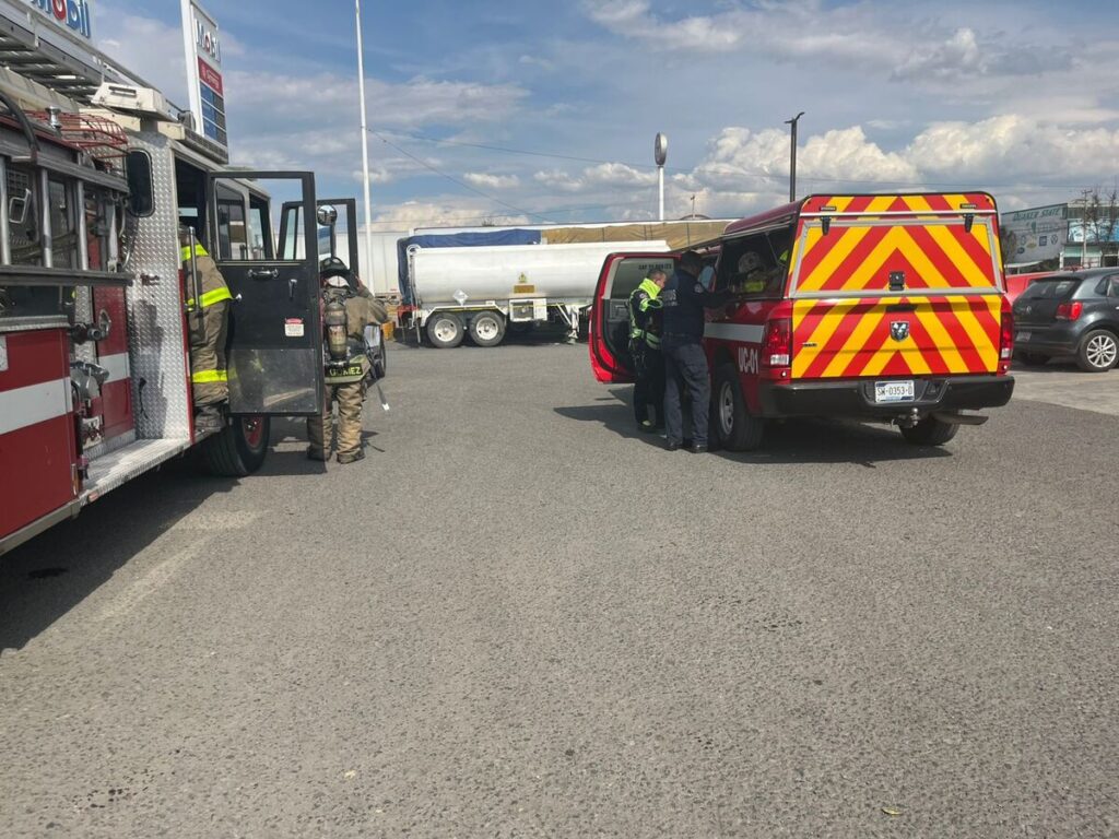 Cilindro abandonado con material peligroso moviliza a corporaciones de emergencia en San Juan del Río 2 Cilindro abandonado con material peligroso moviliza a corporaciones de emergencia en San Juan del Río
