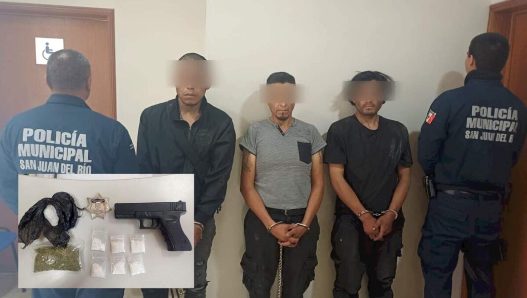 Detienen a tres hombres con presunta droga y réplica de arma en San Juan del Río
