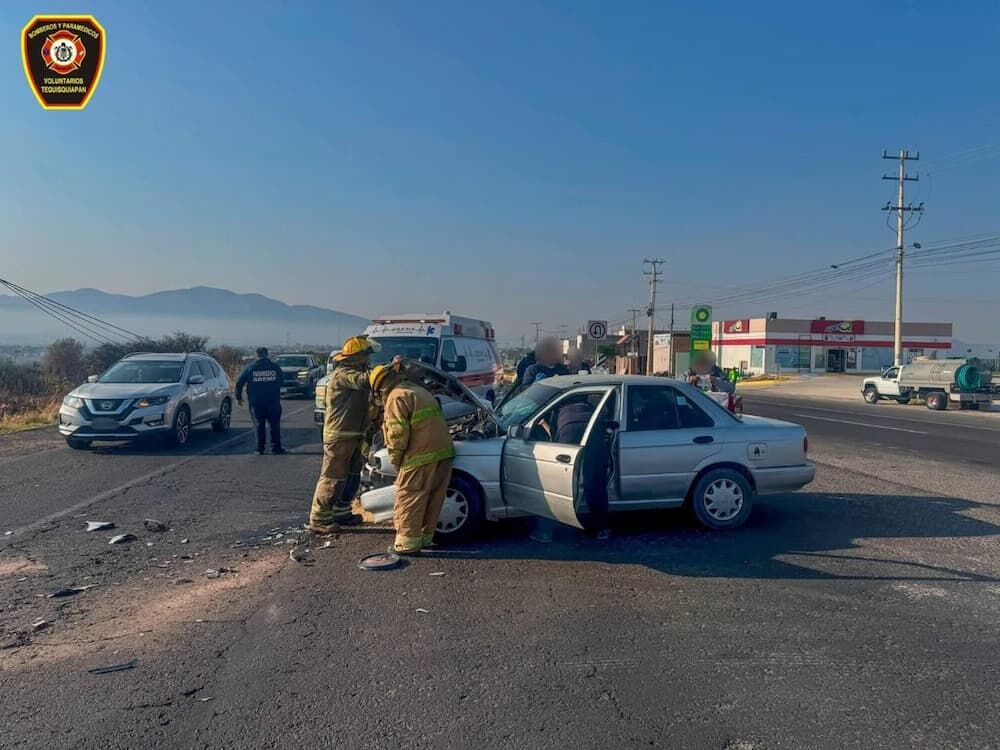 Fuerte choque en Tequisquiapan deja dos lesionados