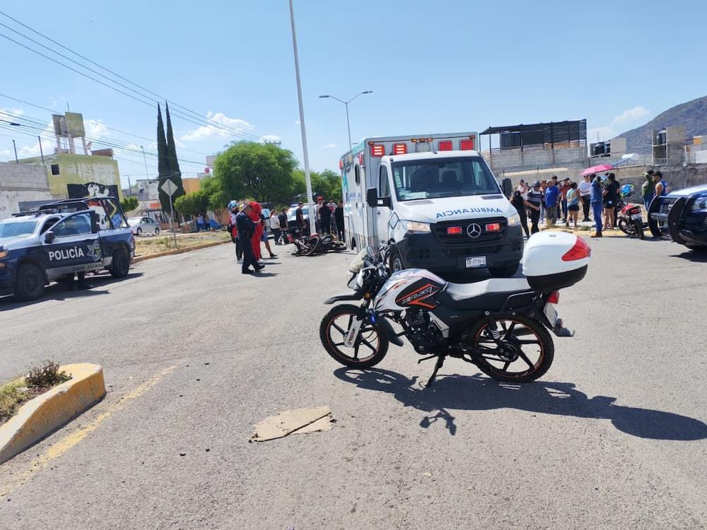 Motociclista resulta gravemente herido tras chocar contra poste en avenida Universidad, SJR