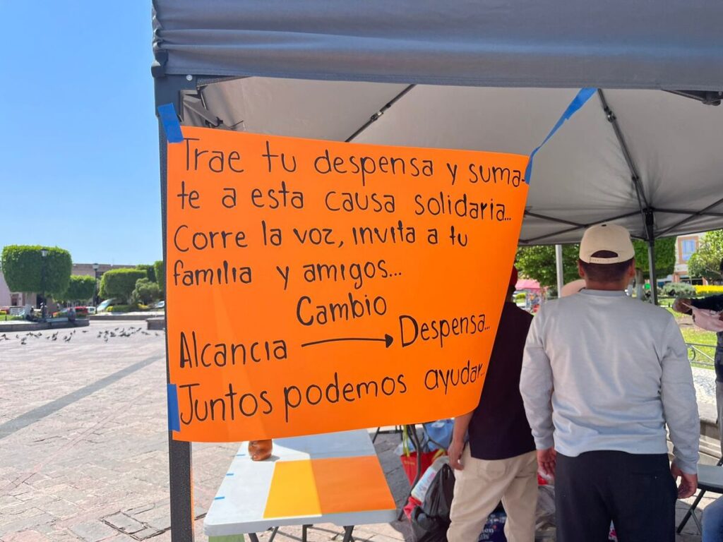 Pobladores de San Ildefonso Tultepec recolectan despensas para víctimas de accidente en Amealco