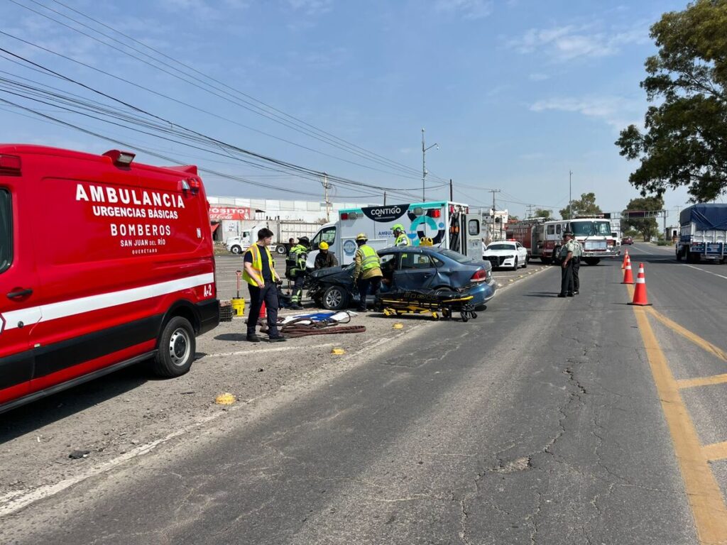 Aparatoso choque deja dos mujeres lesionadas en la San Juan del Río-Amealco