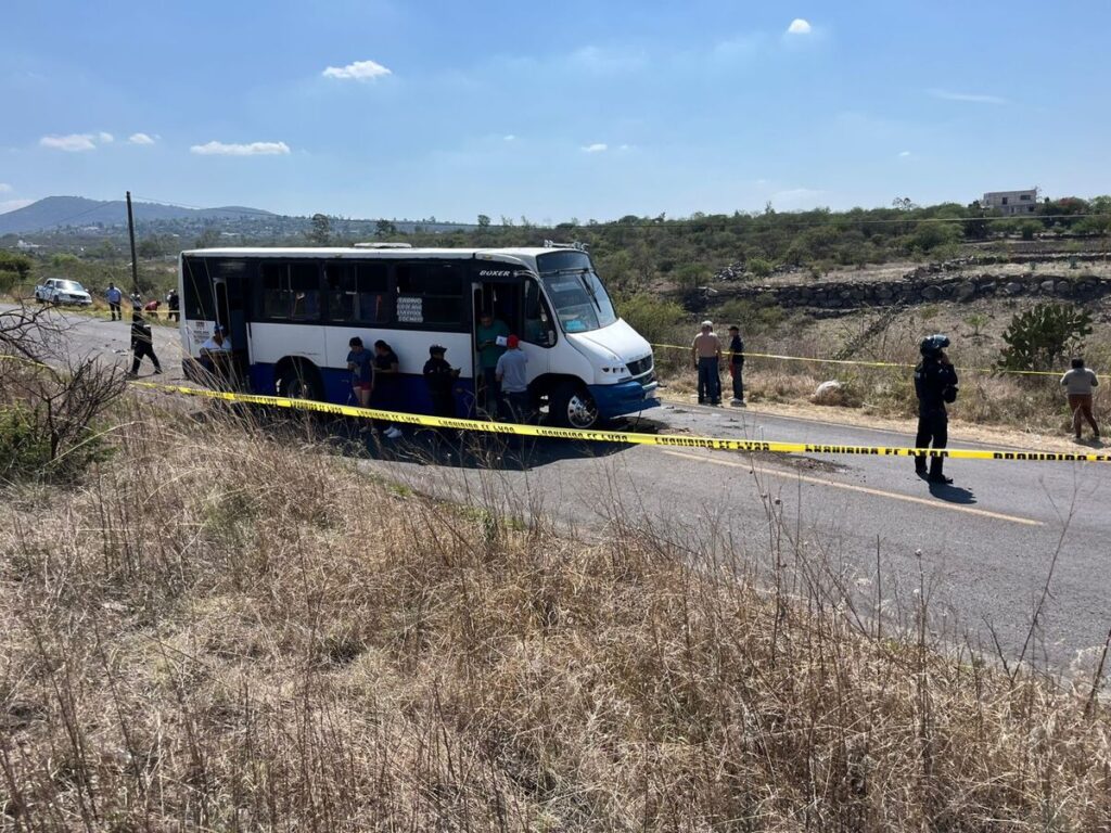 Choque frontal deja un muerto y cuatro lesionados en la San Juan del Río–Amealco
