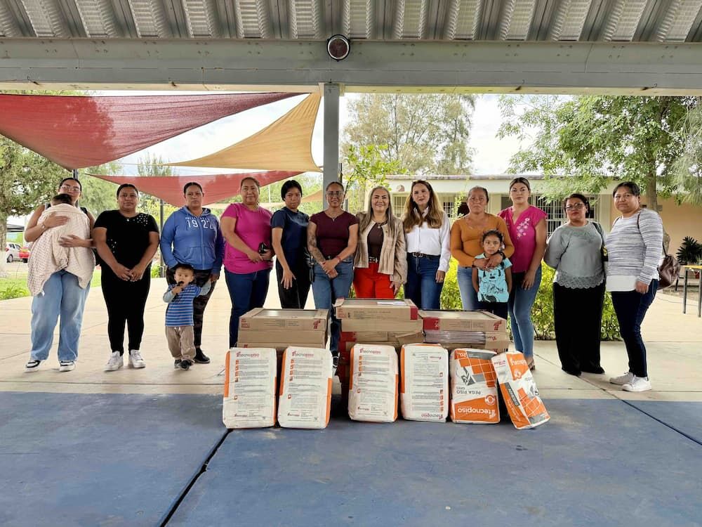 Entrega USEBEQ mobiliario escolar en seis escuelas de la zona metropolitana Entrega USEBEQ mobiliario escolar en seis escuelas de la zona metropolitana