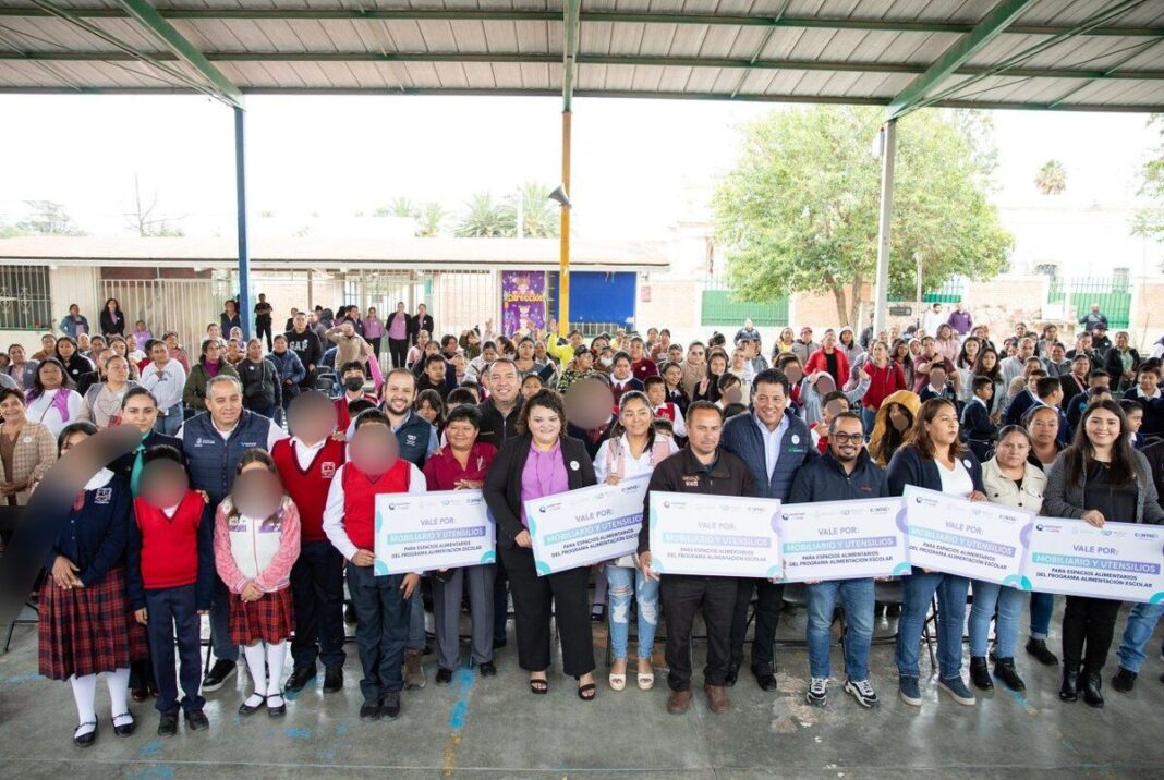 Entregan mobiliario y utensilios del programa Alimentación Escolar en San Juan del Río