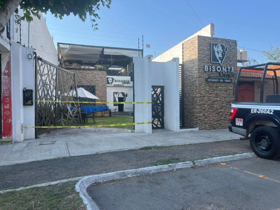 Incendian restaurante en avenida Constituyentes, SJR
